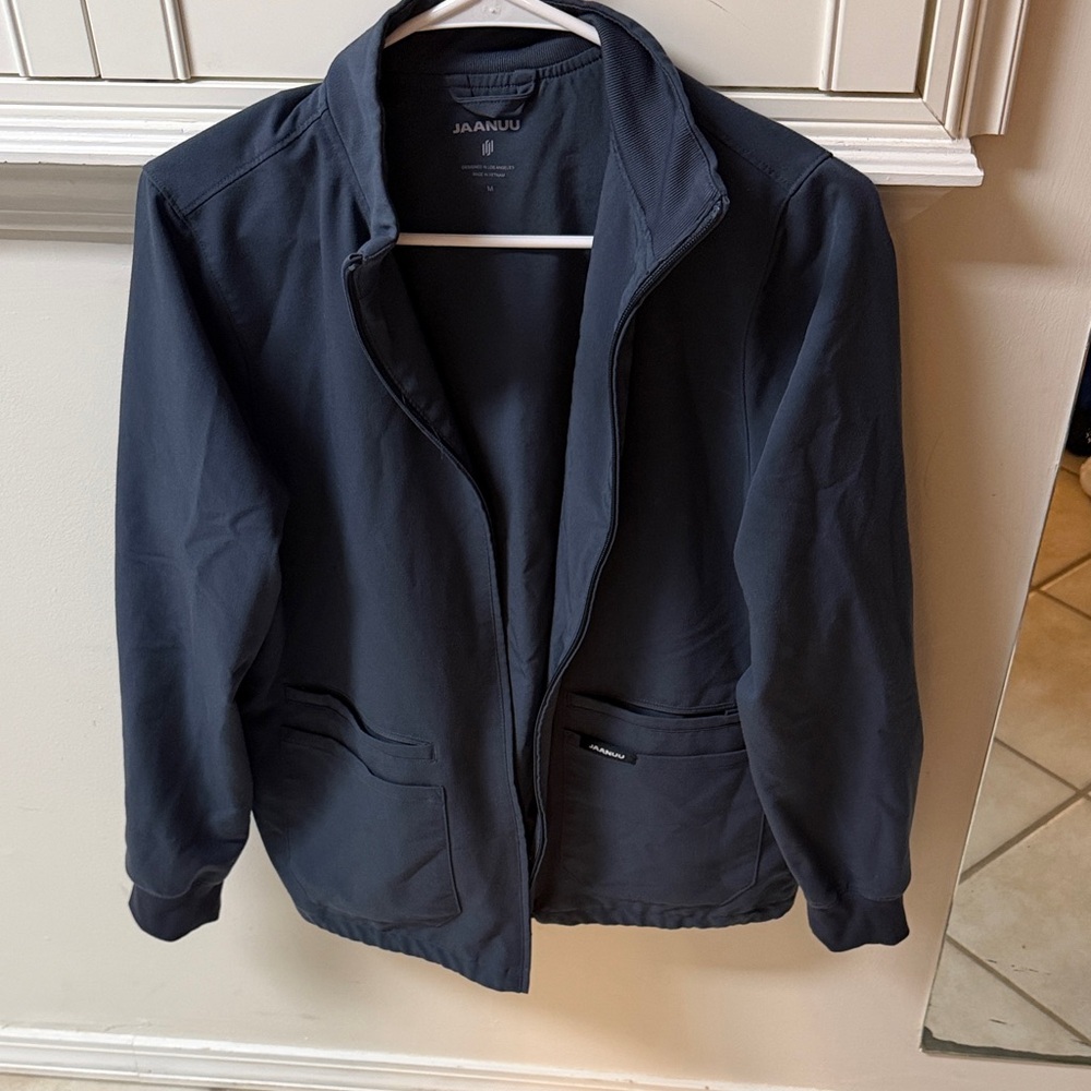 Jaanuu charcoal gray scrub Jacket  EUC